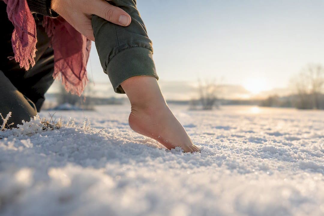 Barefoot v zimě u dětí: bezpečná volba i za mrazu