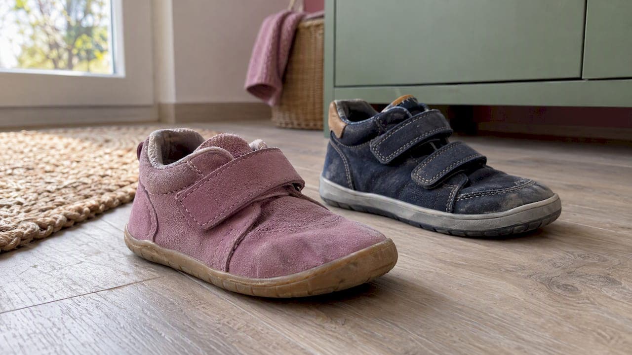 Kompromisní vs. barefoot boty pro děti: rozdíly a jak vybrat